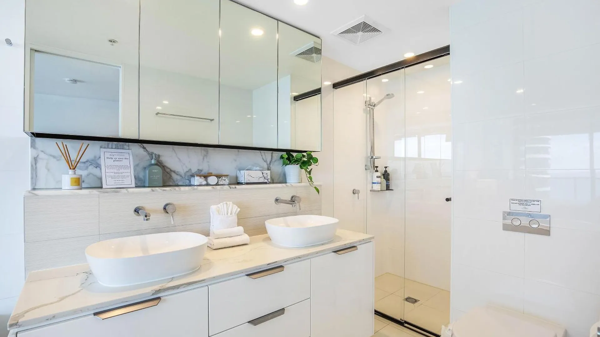 Apartment Stylish 21st Floor Oracle Tower 2 Ocean Views Free Parking Gold Coast