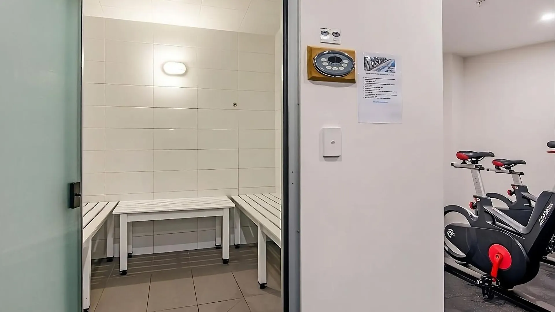 Apartment Surfers Paradise 2-bed Near With Pool & Gym Gold Coast