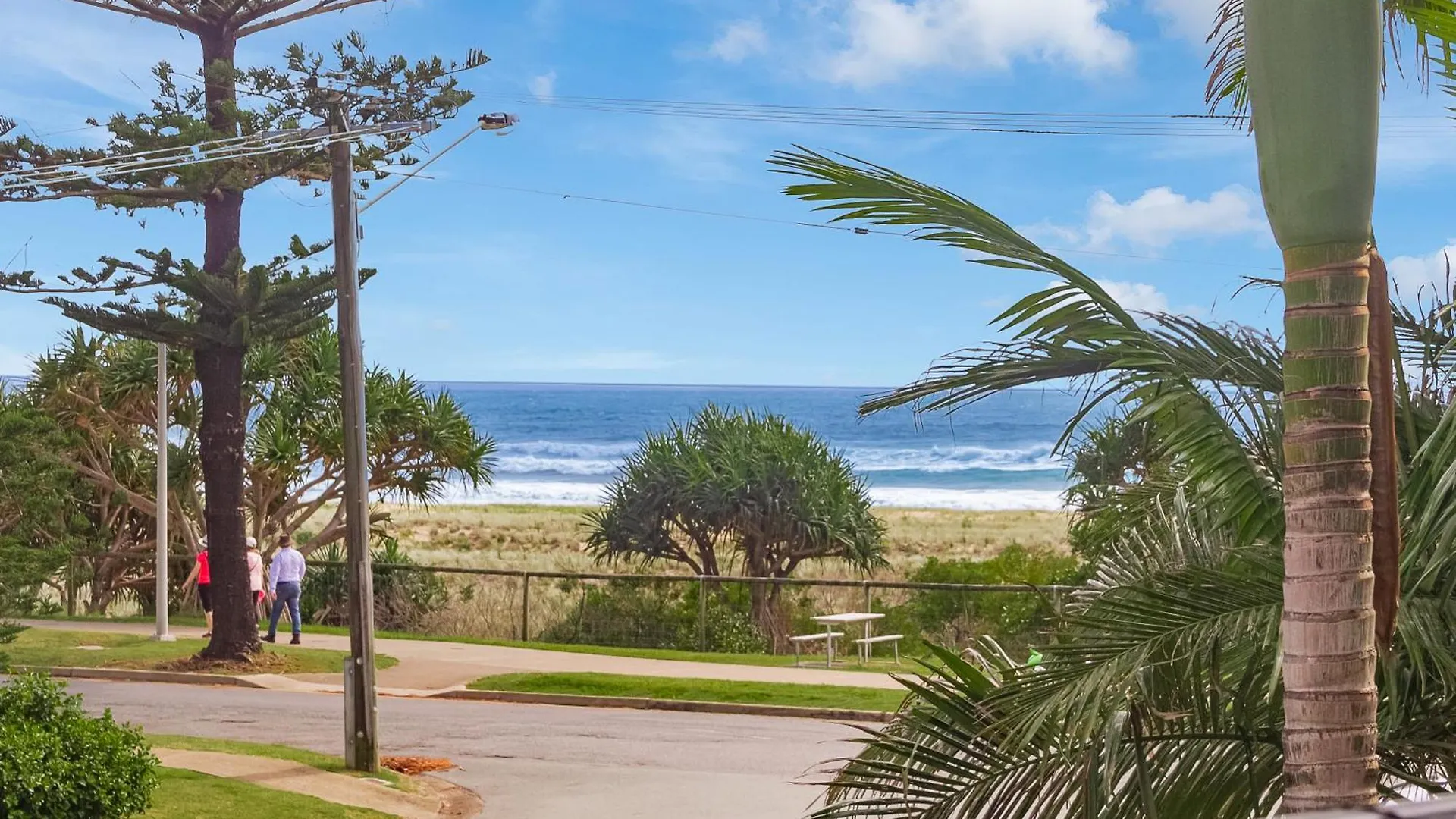 Bilinga Bliss - Luxury Beachfront Apartment *