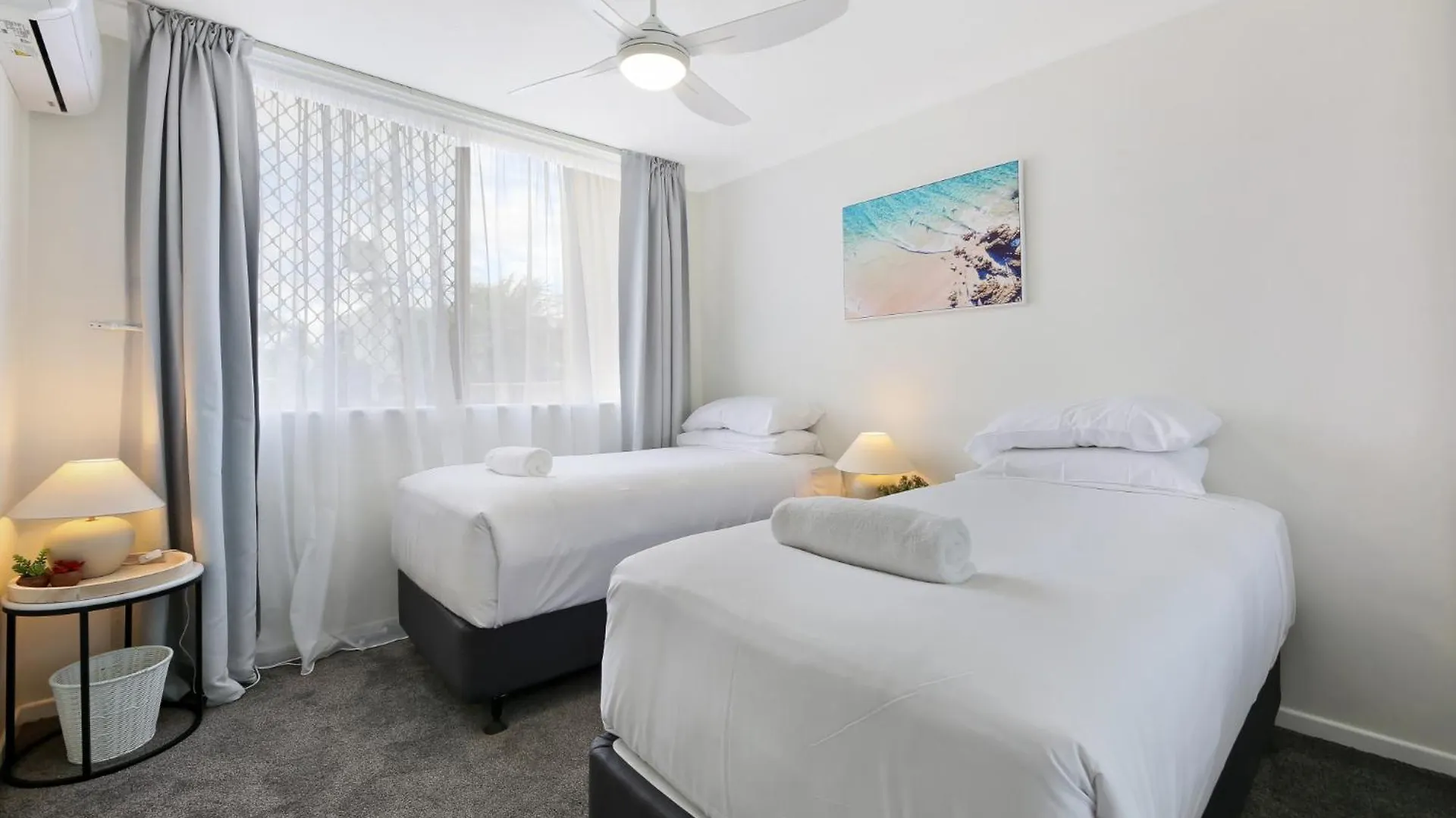 Apartment Beachside 2-bed With Parking, Pool, & Bbq *