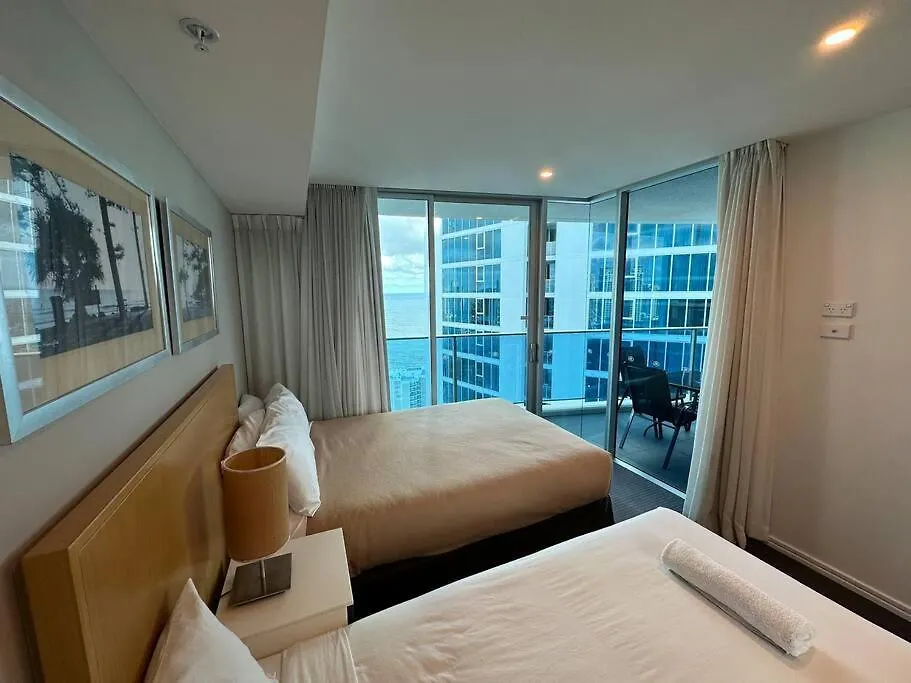 Hilton Surfers High Floor Beach Views Apartment