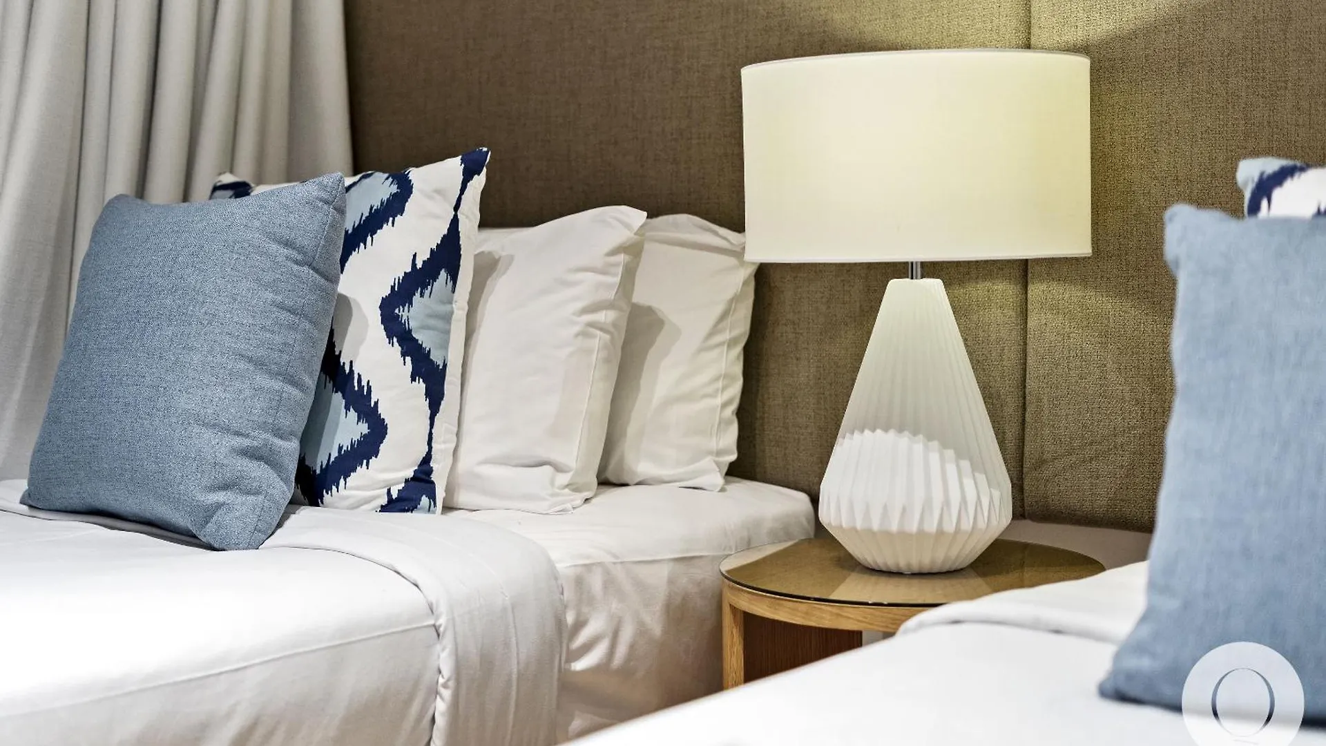 Apartment Luxury Units At The Jewel Residences - Q *