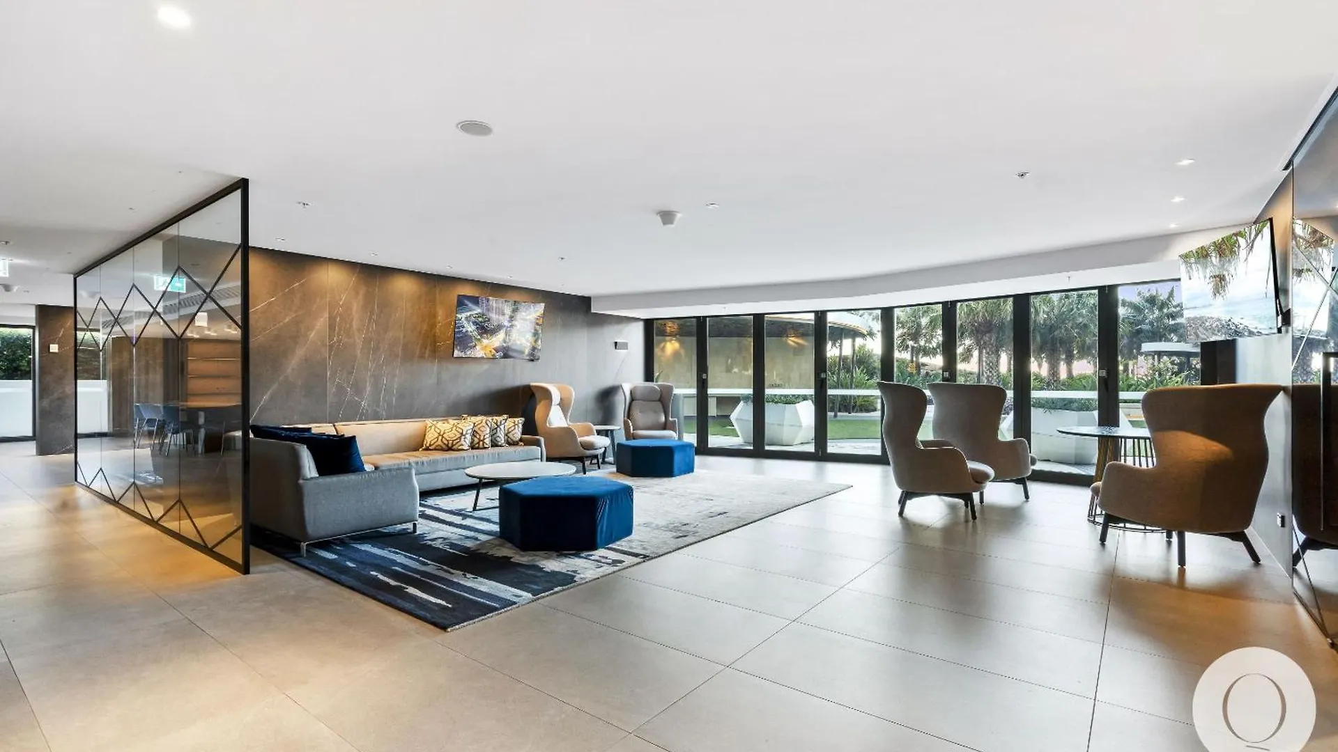 Apartment Luxury Units At The Jewel Residences - Q *