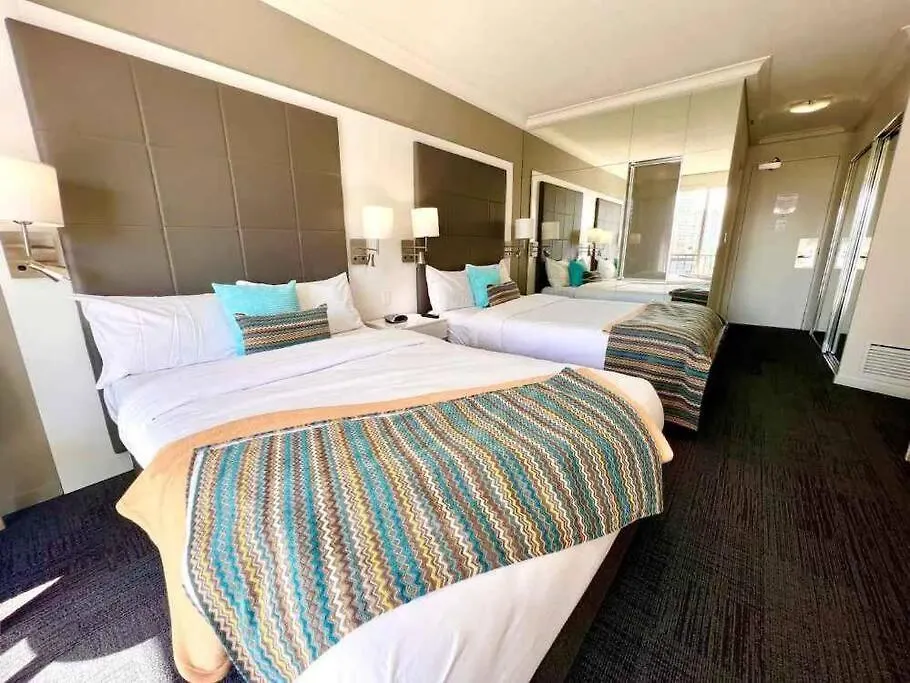 Sea Views, 150 Mtrs To Surfers Beach, Ideal Location For Surfers Paradise