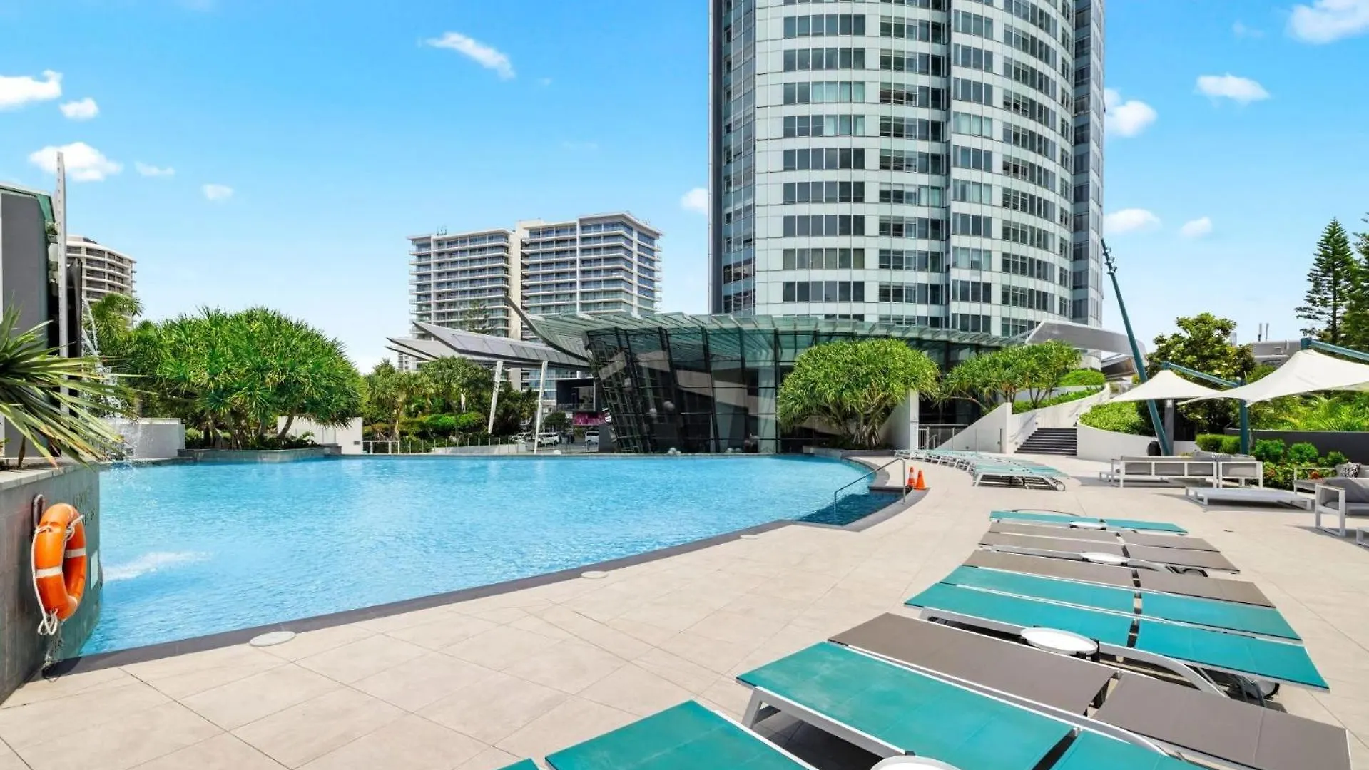 Apartment Q Tower At Surfers Paradise - From Level 3 - Private & Self Contained