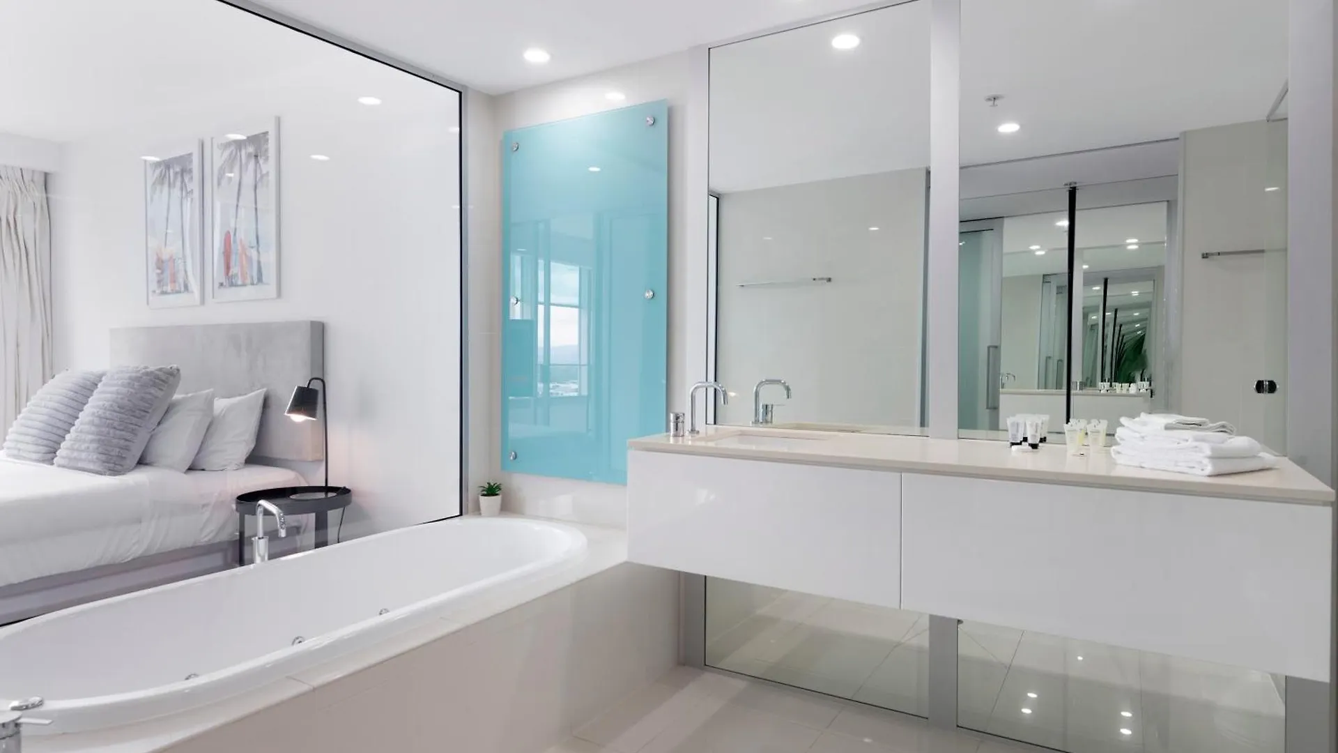 Apartment Q Tower At Surfers Paradise - From Level 3 - Private & Self Contained