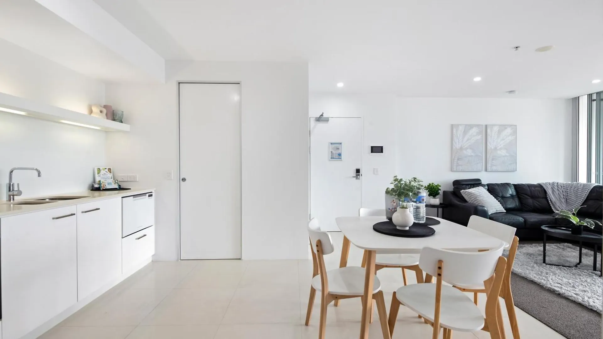 Q Tower At Surfers Paradise - From Level 3 - Private & Self Contained Apartment Gold Coast