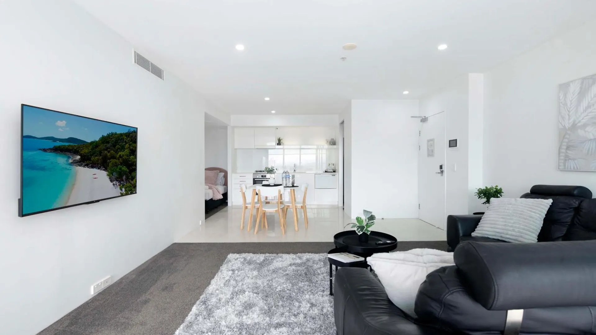 Q Tower In Surfers Paradise - From Level 3 - Self Contained & Privately Managed - Wow Gold Coast