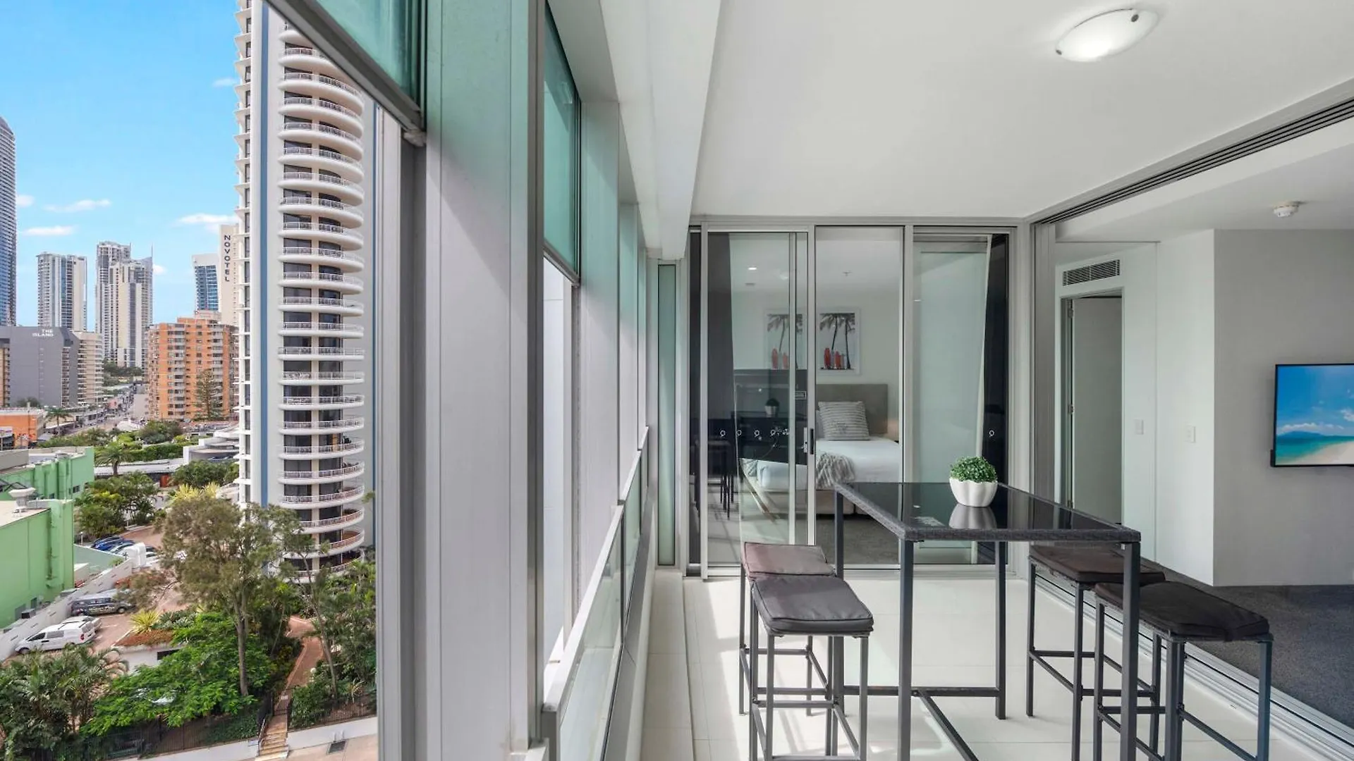 Q Tower In Surfers Paradise - From Level 3 - Self Contained & Privately Managed - Wow Apartment