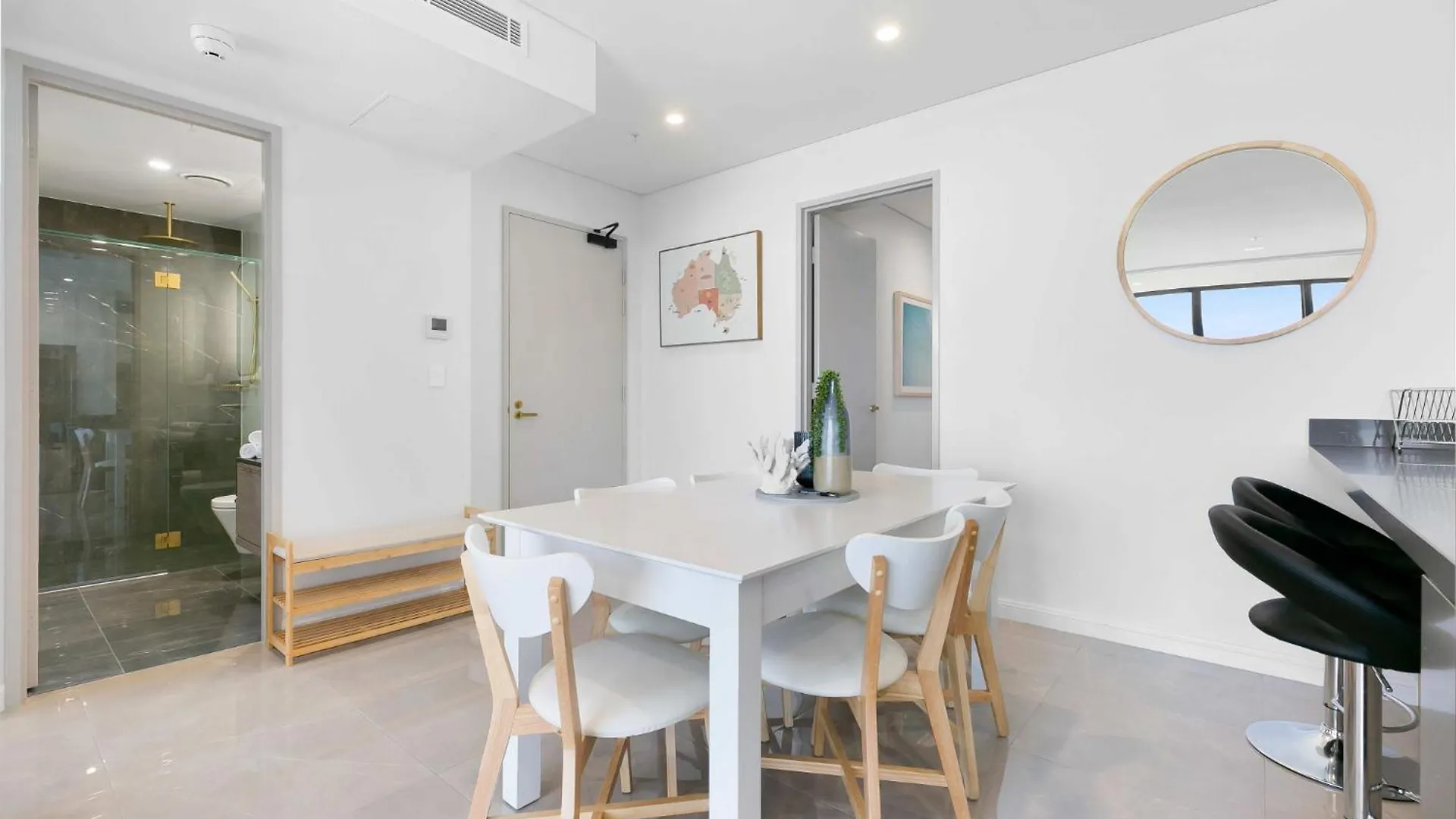 Apartment Oceanfront 3-bed With Stunning Views, Pool & Sauna *