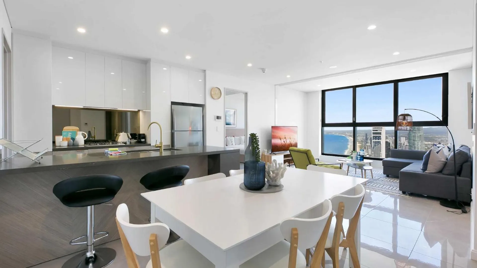 Oceanfront 3-bed With Stunning Views, Pool & Sauna