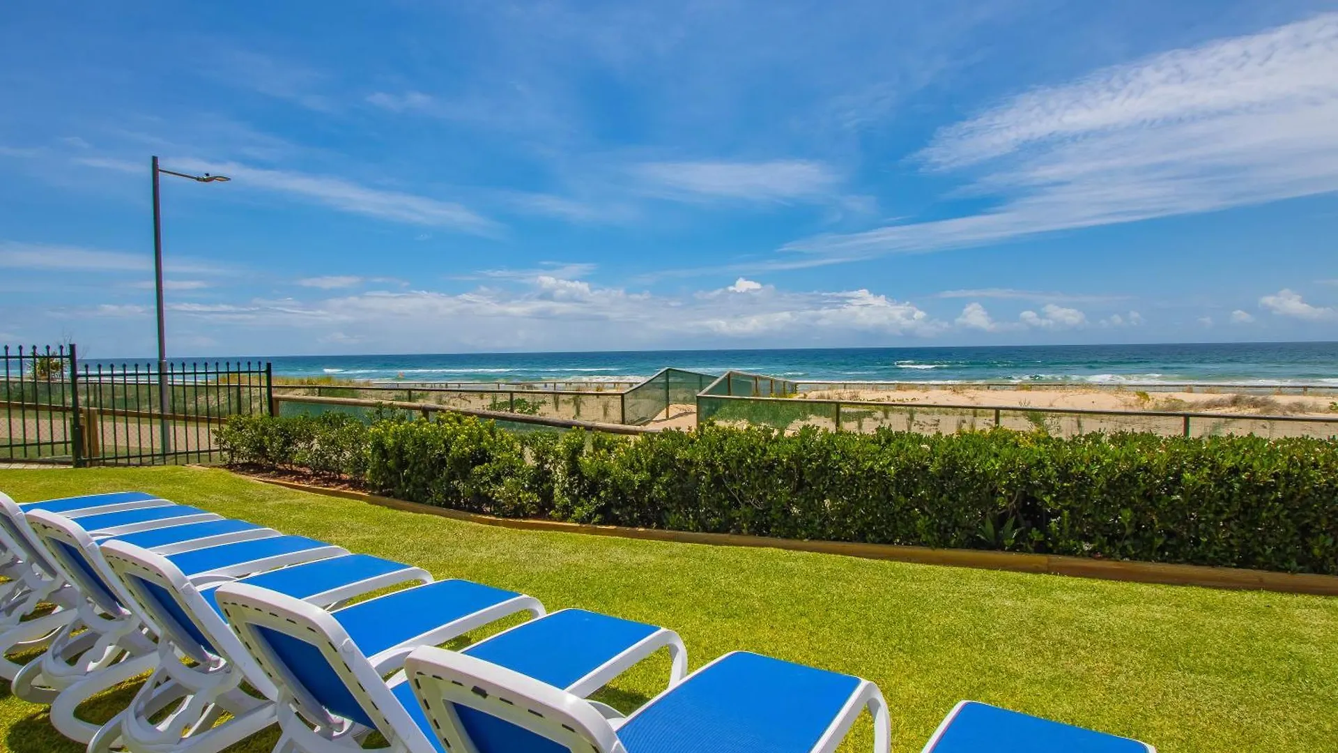 Breakers North Absolute Beachfront - Official Apart-hotel