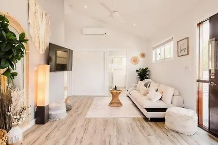 An Idyllic Boho Style Retreat High-end Kitchenware Dom wakacyjny