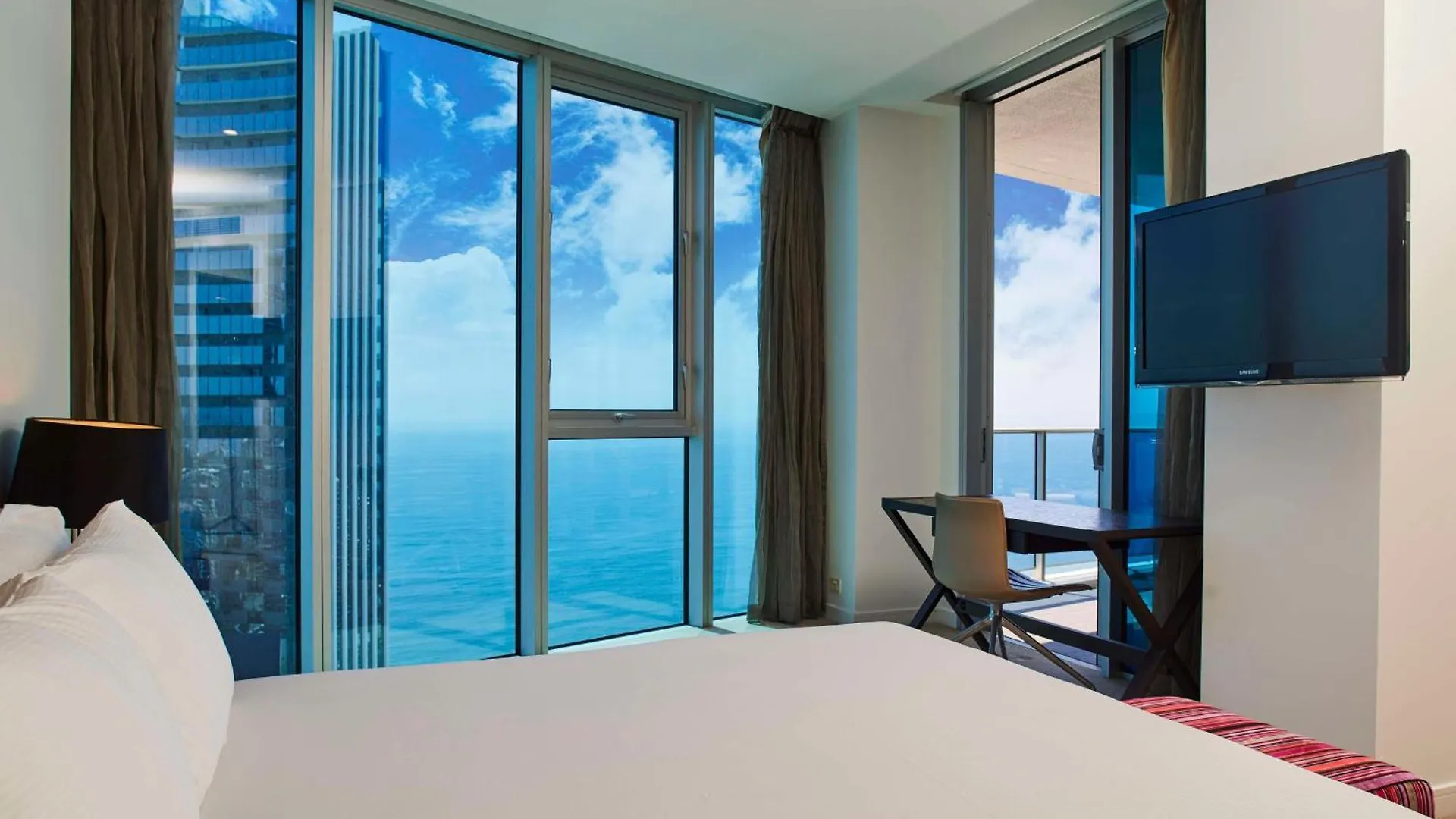 אתר נופש Hilton Surfers Paradise & Residences 5*