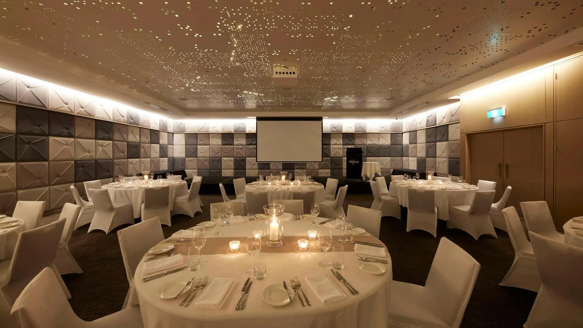 Hilton Surfers Paradise & Residences גולד קוסט
