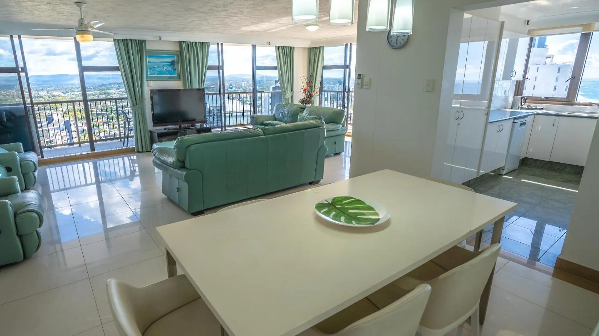 Surfers Aquarius On The Aparthotel 4*