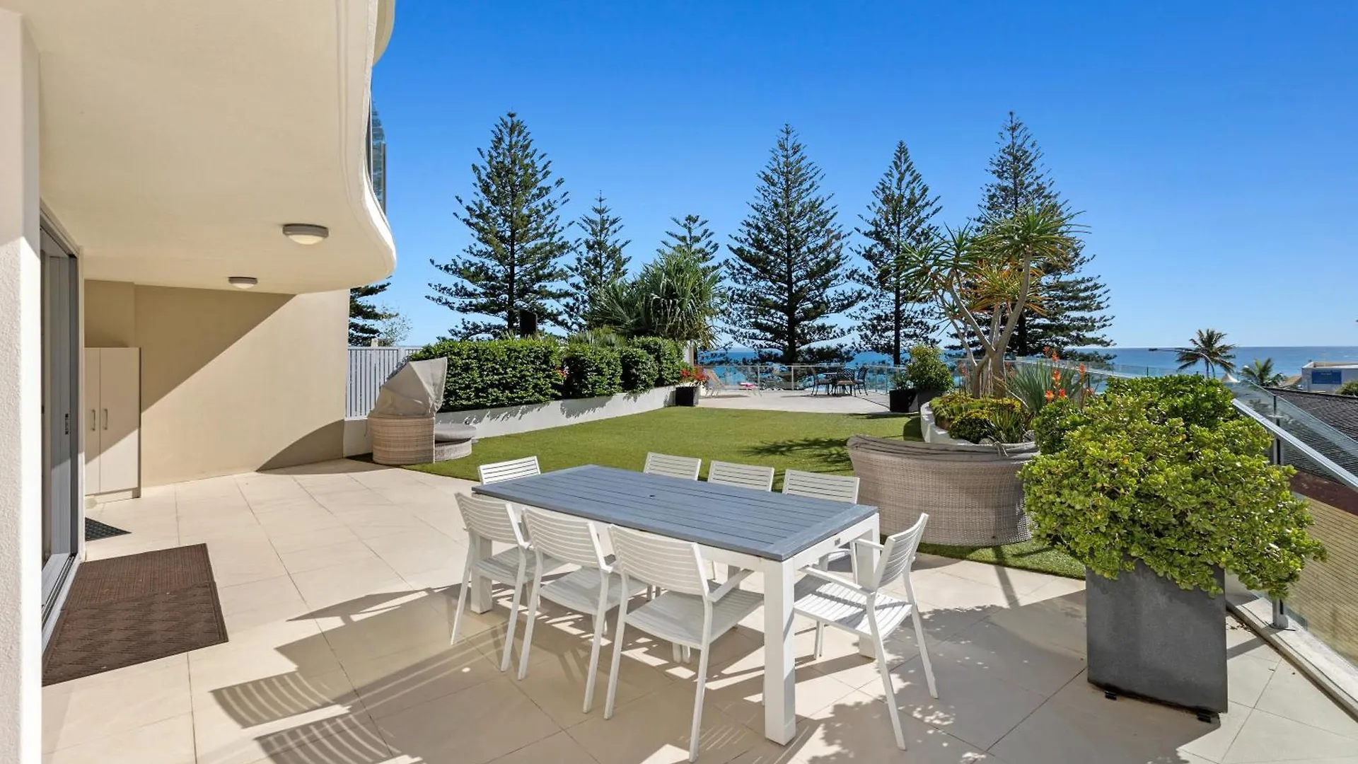 The Garland At Rainbow Bay *