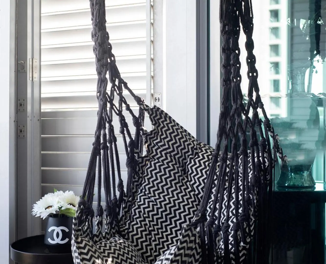 Couture Comfort - Luxe Chanel Themed 公寓 *