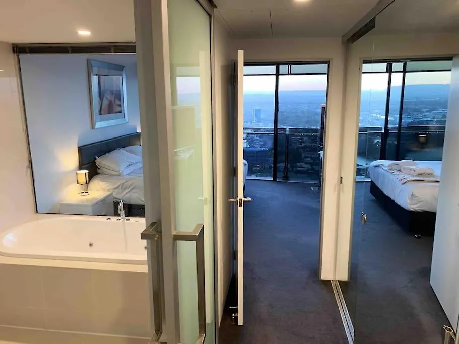 Circle On Cavil - Large Beach/mountain View Apartment *