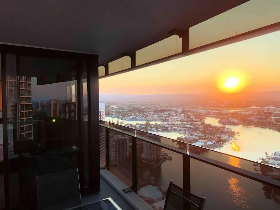 Circle On Cavil - Large Beach/mountain View Gold Coast