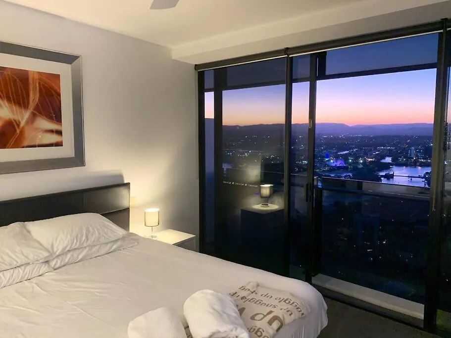Circle On Cavil - Large Beach/mountain View Apartment