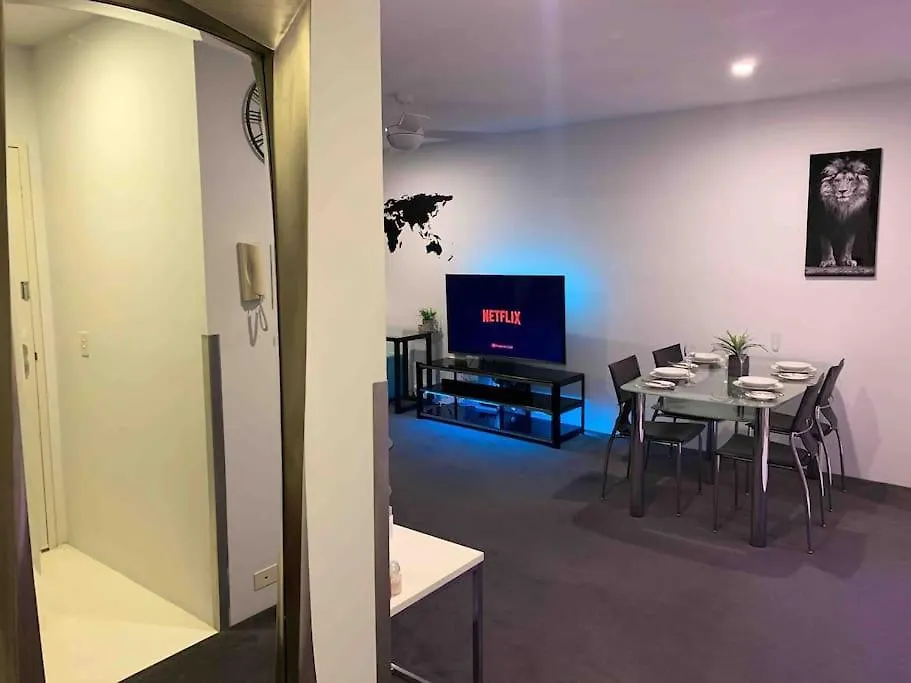 Circle On Cavil - Large Beach/mountain View Apartment *