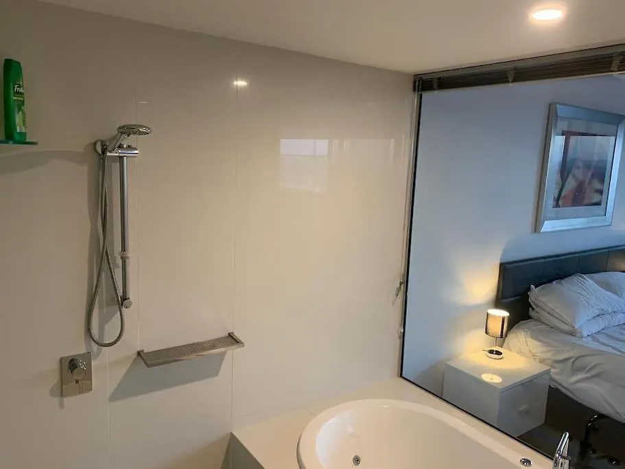 Circle On Cavil - Large Beach/mountain View Apartment *
