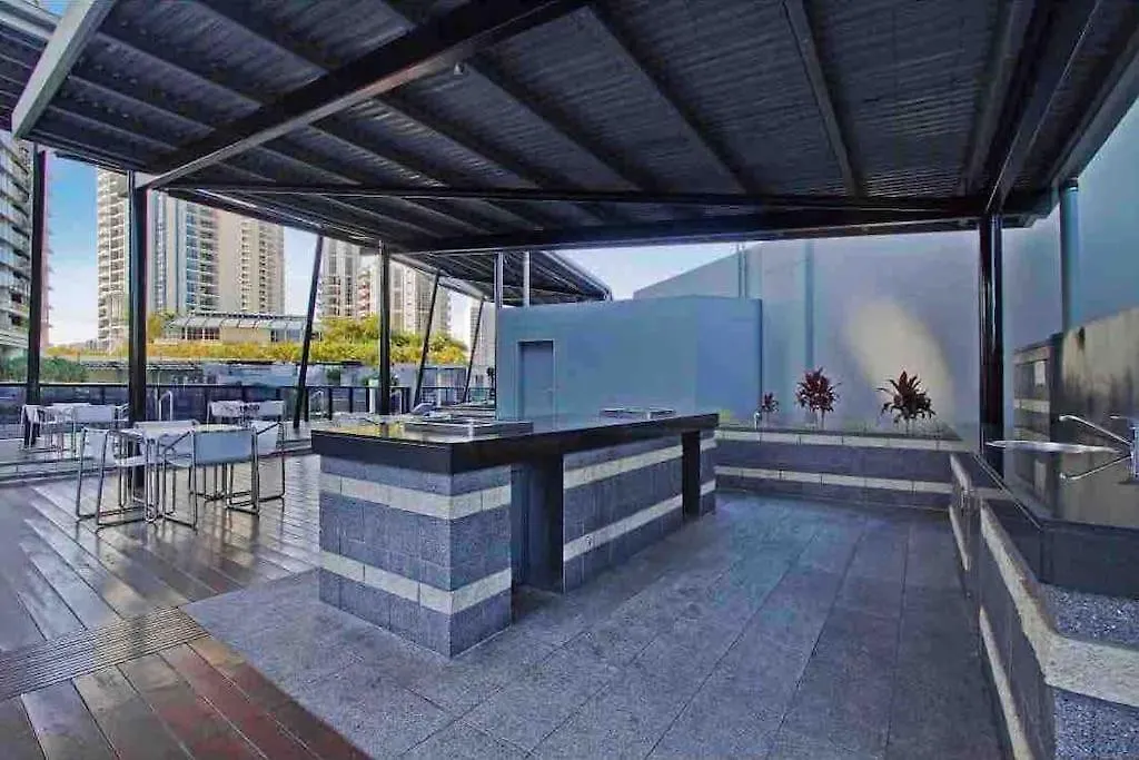 Circle On Cavil - Large Beach/mountain View Apartment Gold Coast