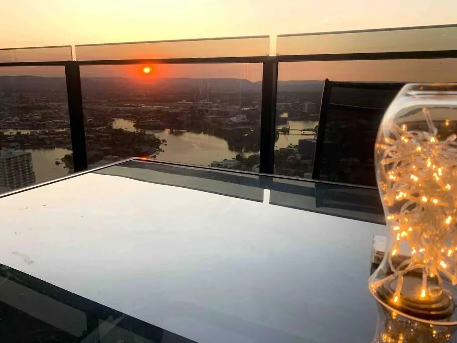 Circle On Cavil - Large Beach/mountain View Apartment *