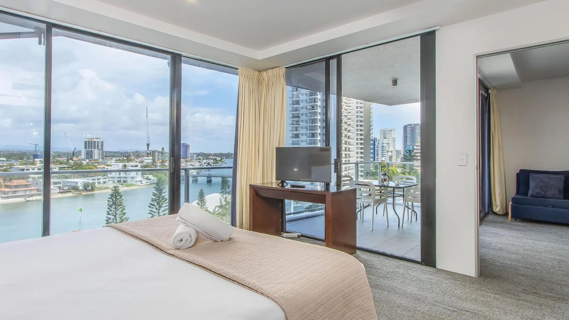 Circle On Cavill - Hosted By Coastal Letting Apartment *