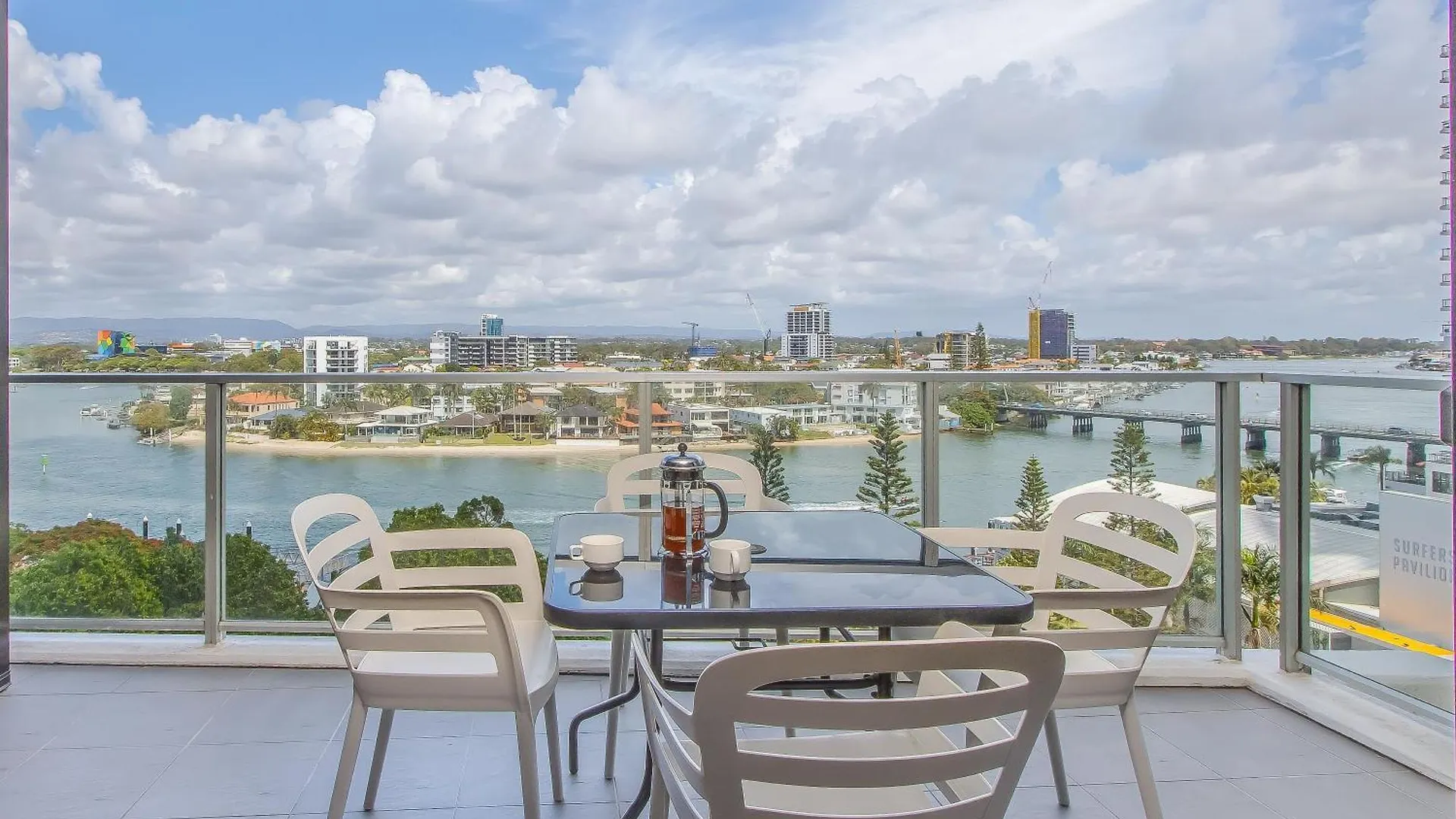 Apartment Circle On Cavill - Hosted By Coastal Letting *