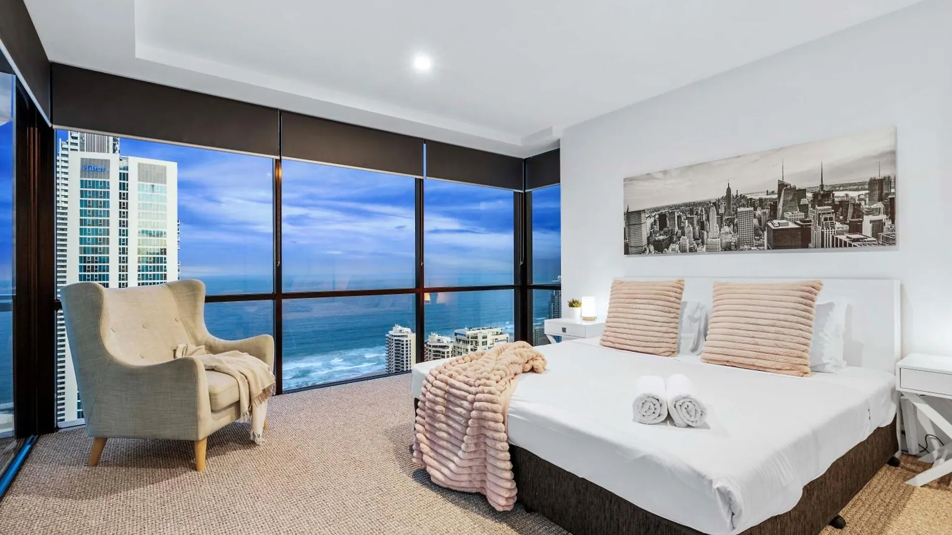 Circle On Cavill - Self Contained & Privately Managed - Wow * Gold Coast
