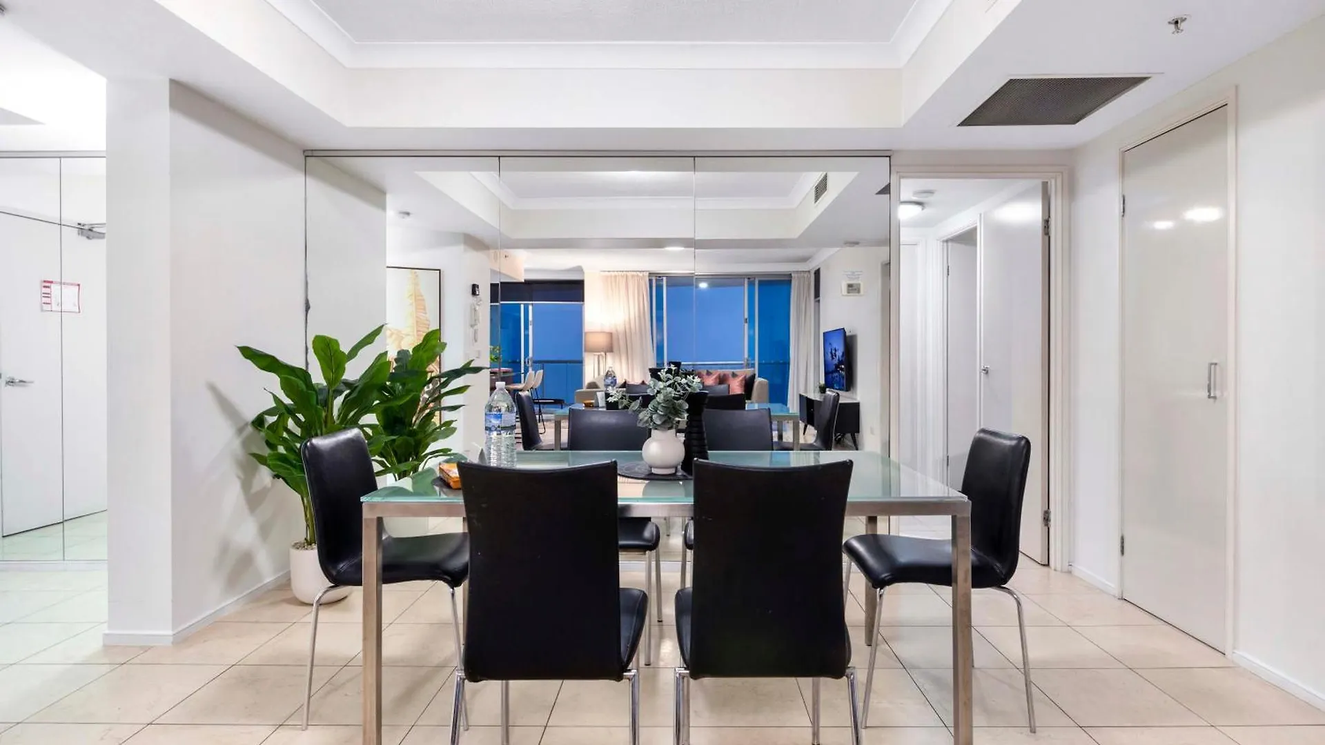 Chevron Renaissance - Self Contained & Privately Managed * Gold Coast