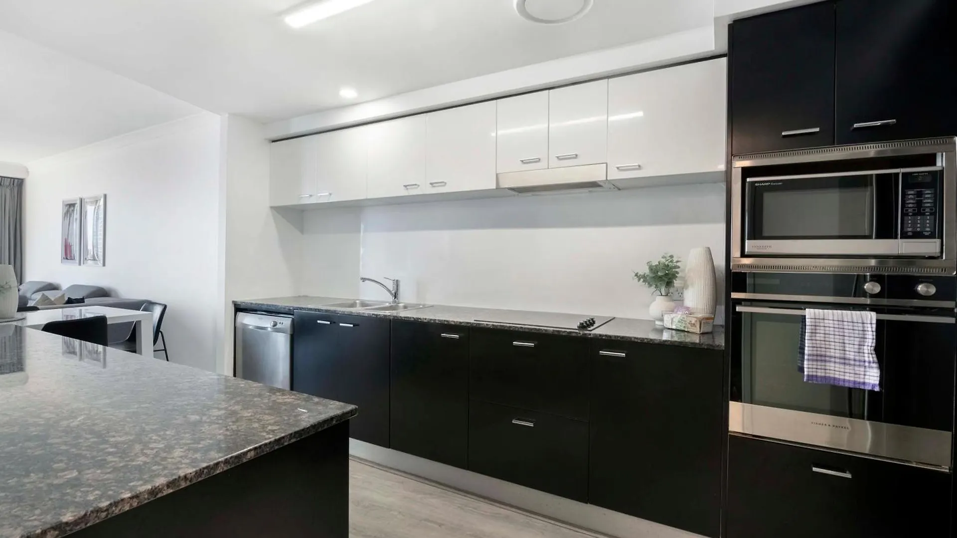 Chevron Renaissance - Self Contained & Privately Managed *