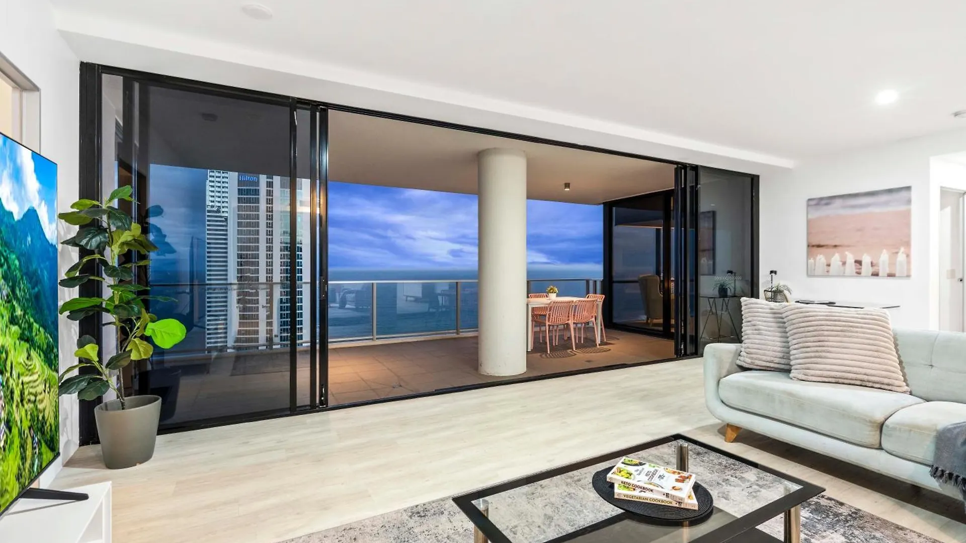 Ocean View With Balcony - Circle On Cavill - Location! - Self Contained & Privately Managed Apartment Gold Coast