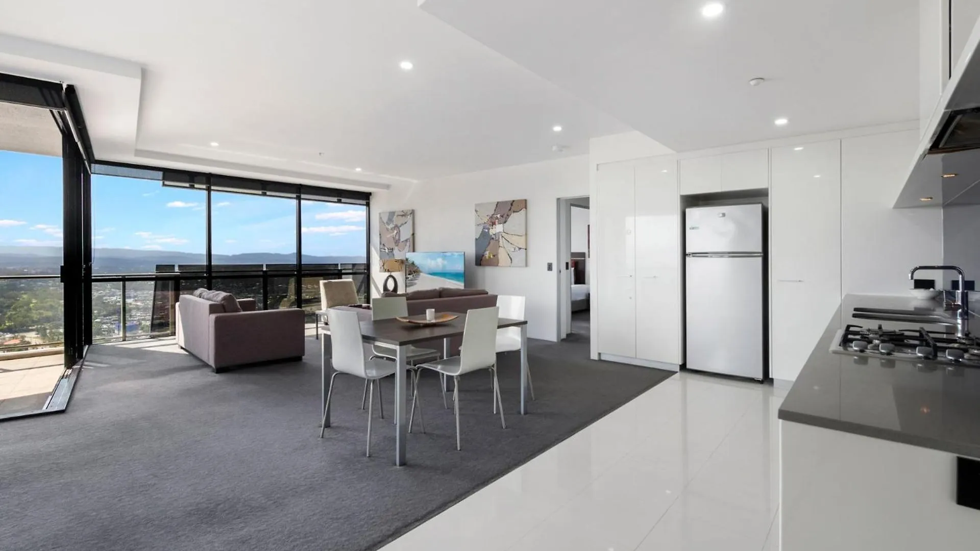 Apartment Circle On Cavill High Floor 1 Bedroom *