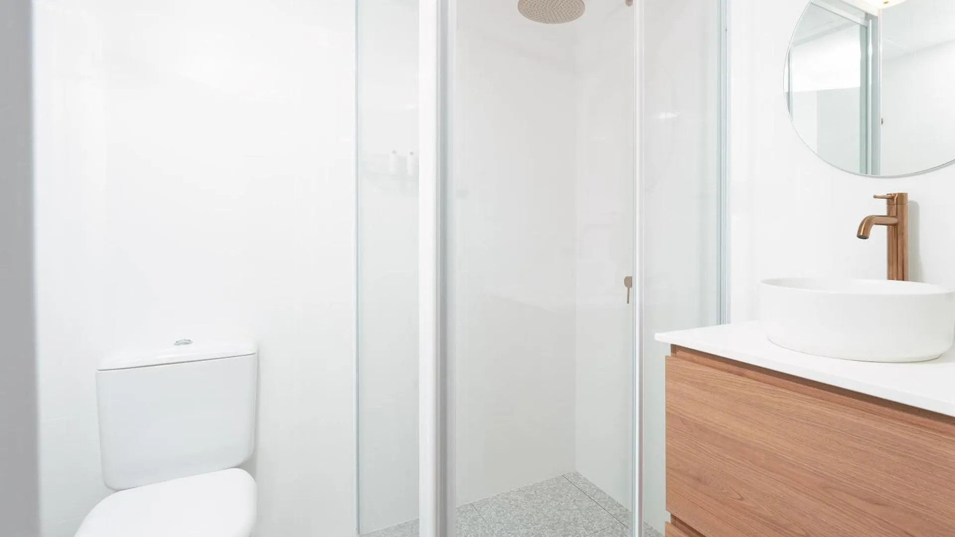 19 Carlton Apartment