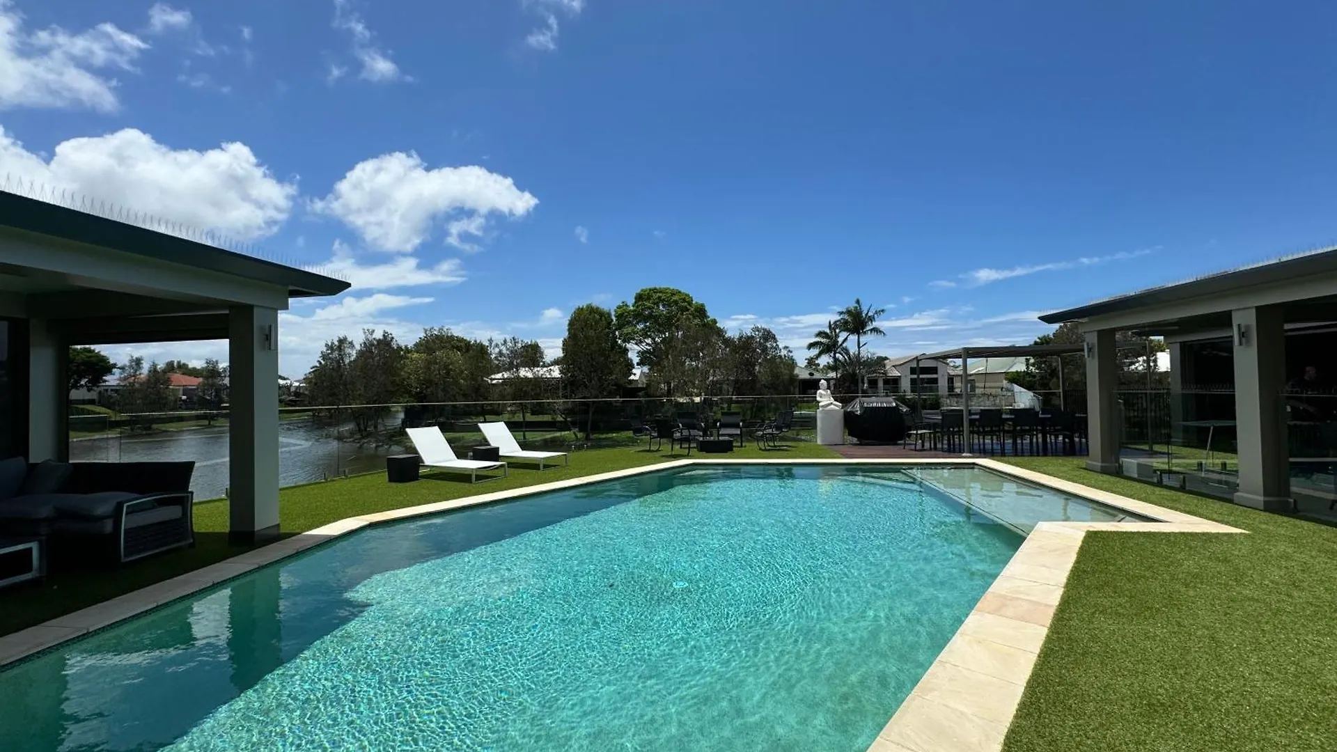 ゲストハウス Lakeside Retreat