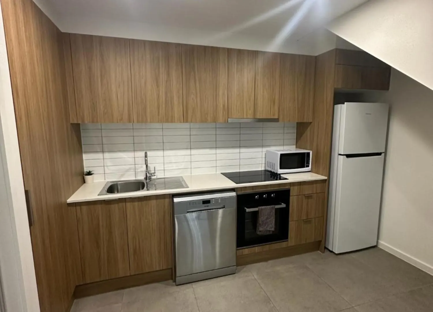 One Block From - New Building 3bd * Gold Coast