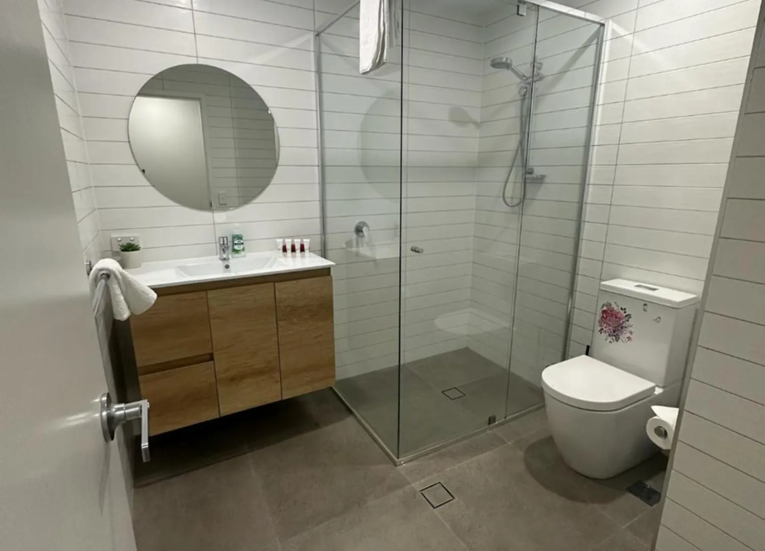 Apartment One Block From - New Building 3bd Gold Coast