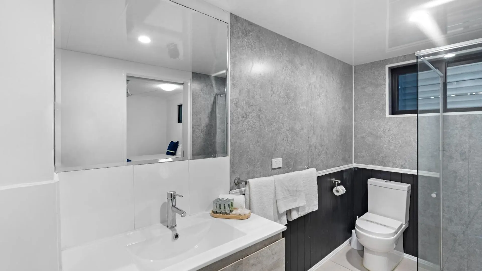 Montego Mermaid Motel Gold Coast