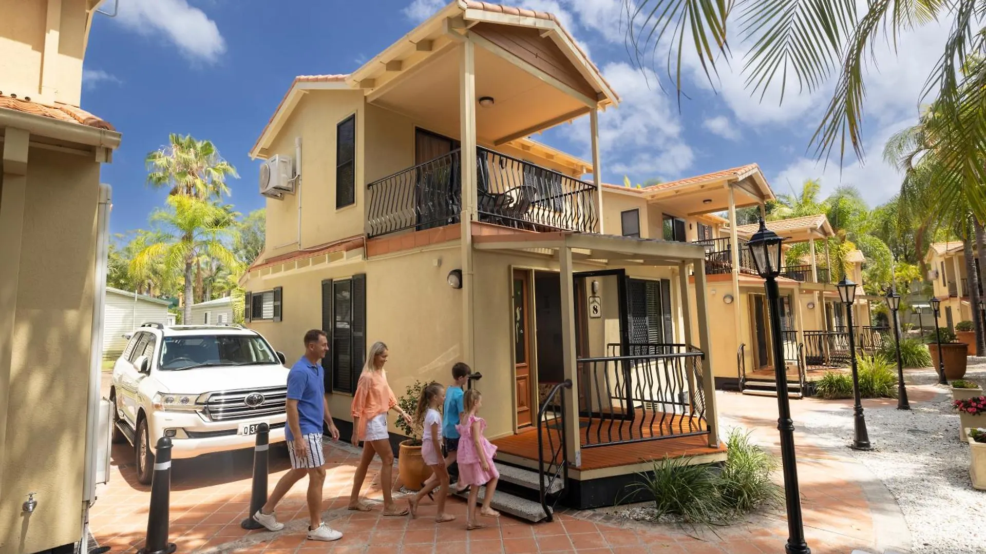 Ashmore Palms Village Resort 4*