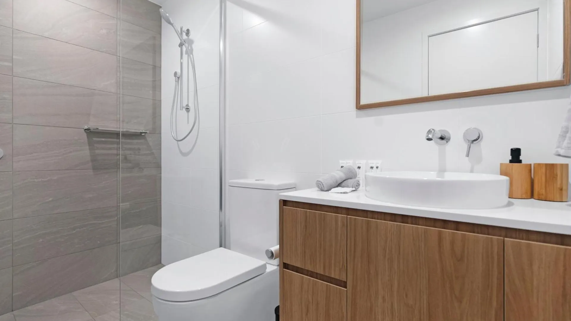 2br Luxury Palm Apartment Gold Coast
