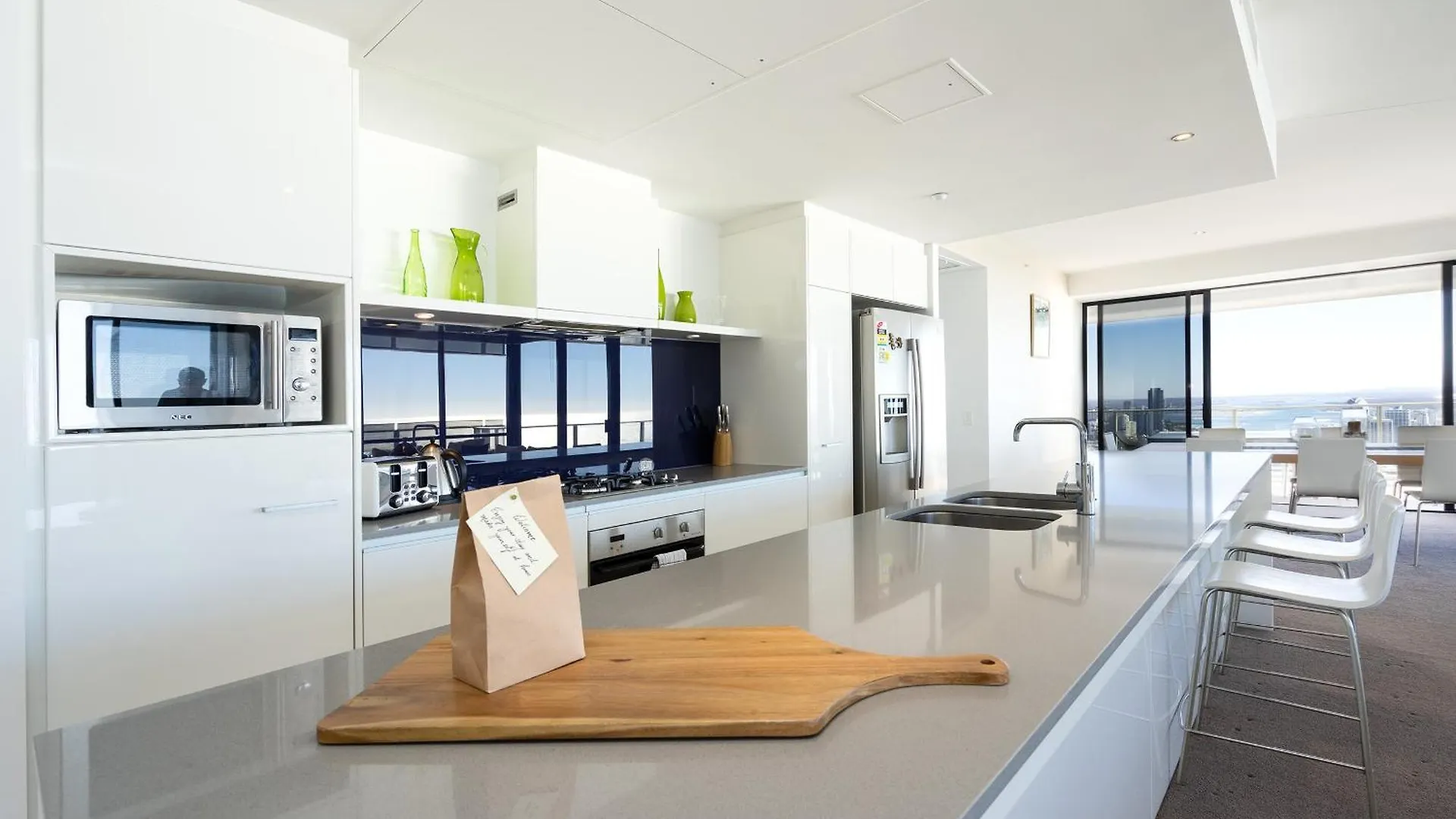 דירה Skyline Serenity 3-bedroom