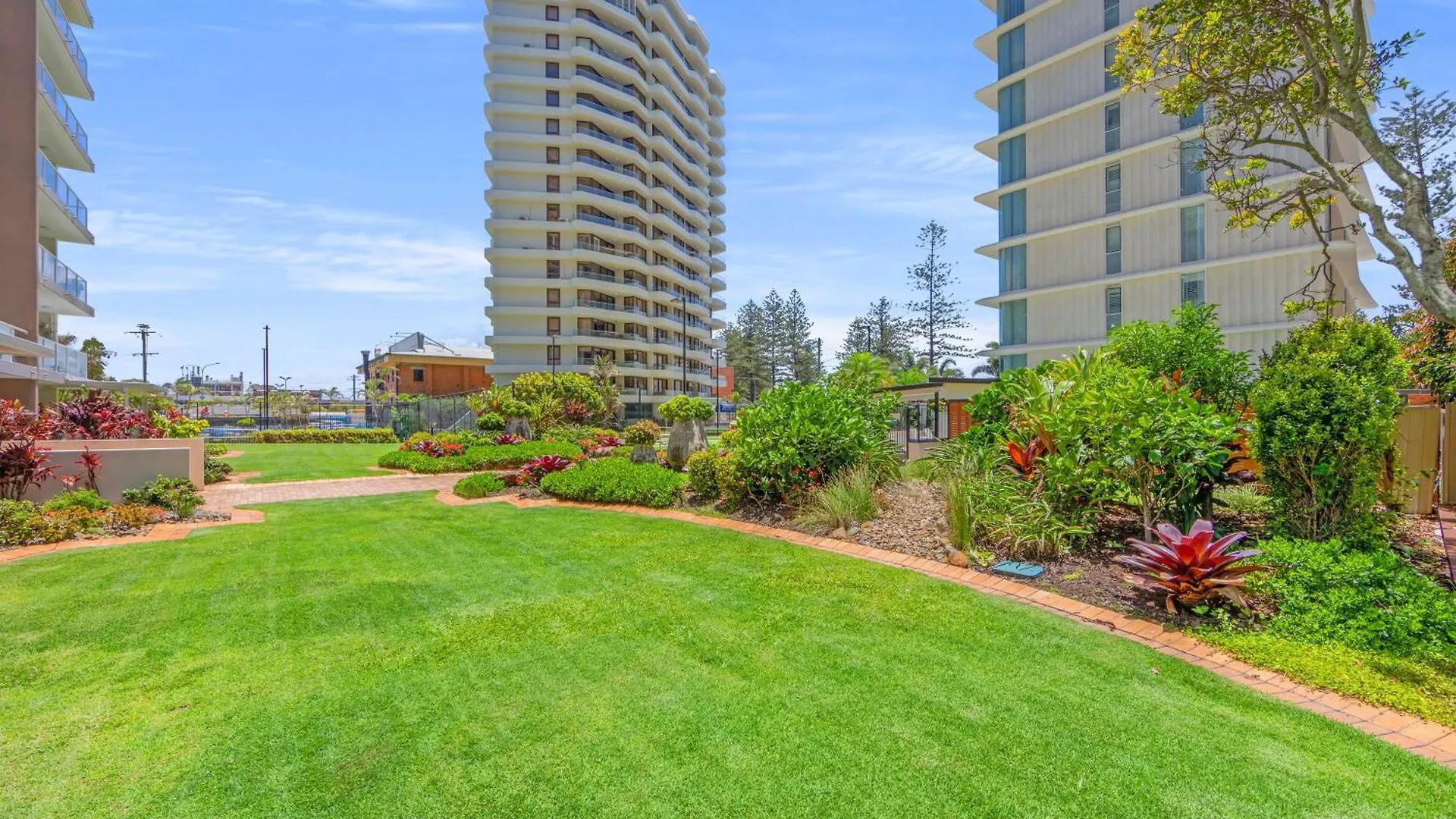 Burleigh Tower Aparthotel 4*