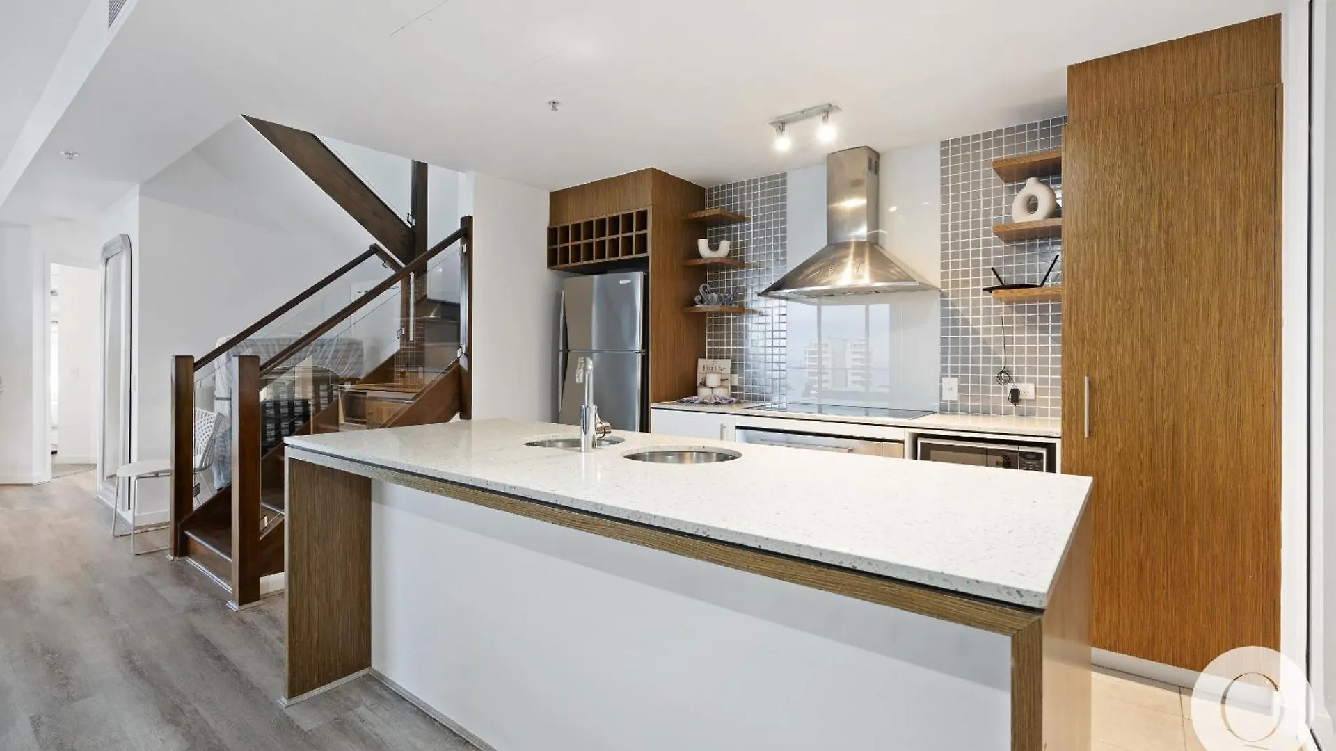 Wings Penthouses - Qstay Apartment