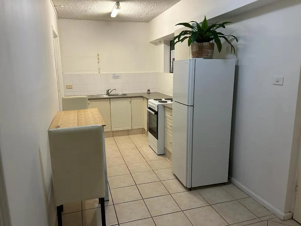 Surfers Private Apartment