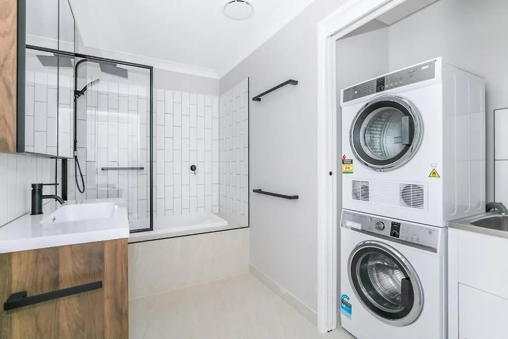 Cheerful 3 Bedroom Townhouse With Parking Prázdninový dům