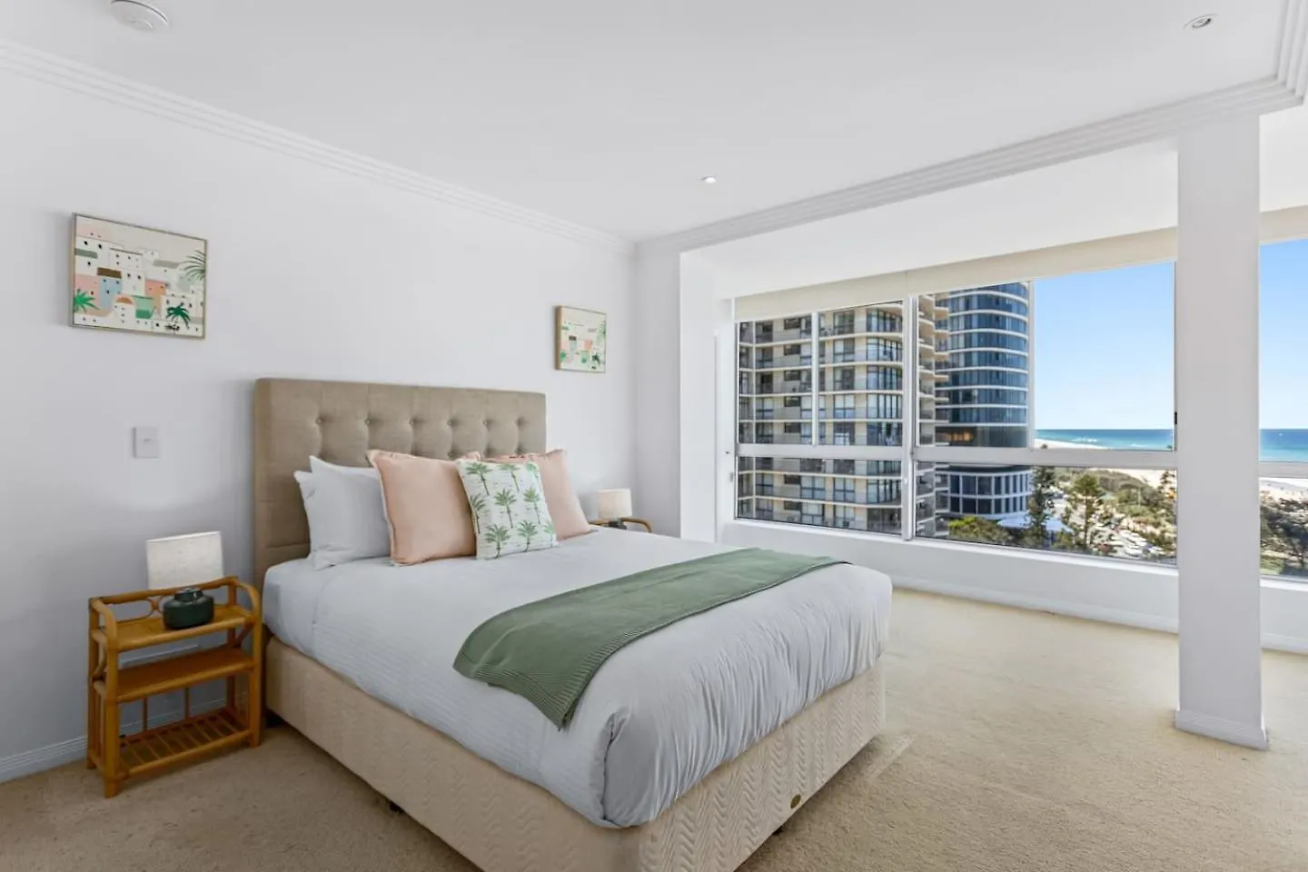 The Wave Watcher - A Breathtaking Oceanfront Haven Apartment