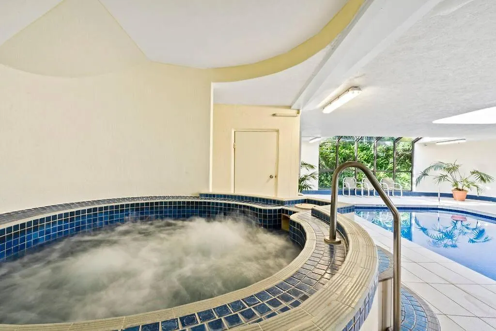 Surfers Paradise Beachside Retreat Apartment *